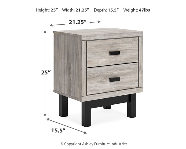 Vessalli King Panel Bed with Mirrored Dresser and 2 Nightstands